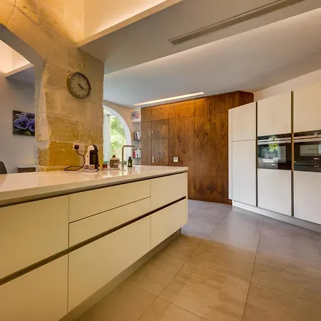 Stunning 5br With Private Pool & Terrace By 360 Estates