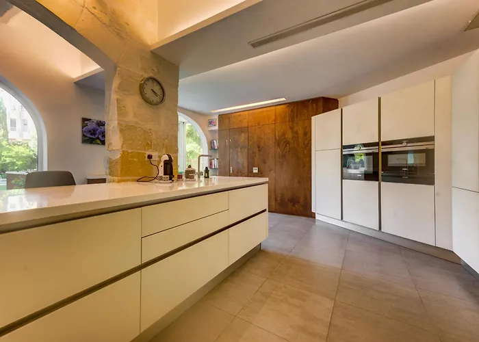 Stunning 5br With Private Pool & Terrace By 360 Estates